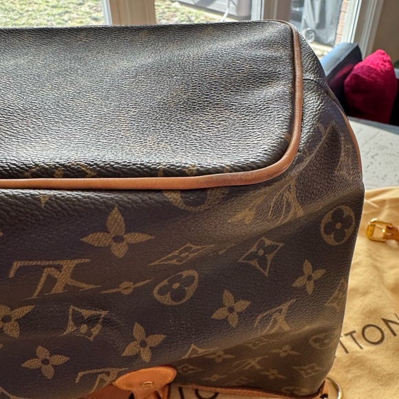 Louis Vuitton Tivoli GM Monogram Tote Bag - Picture 6 of 13